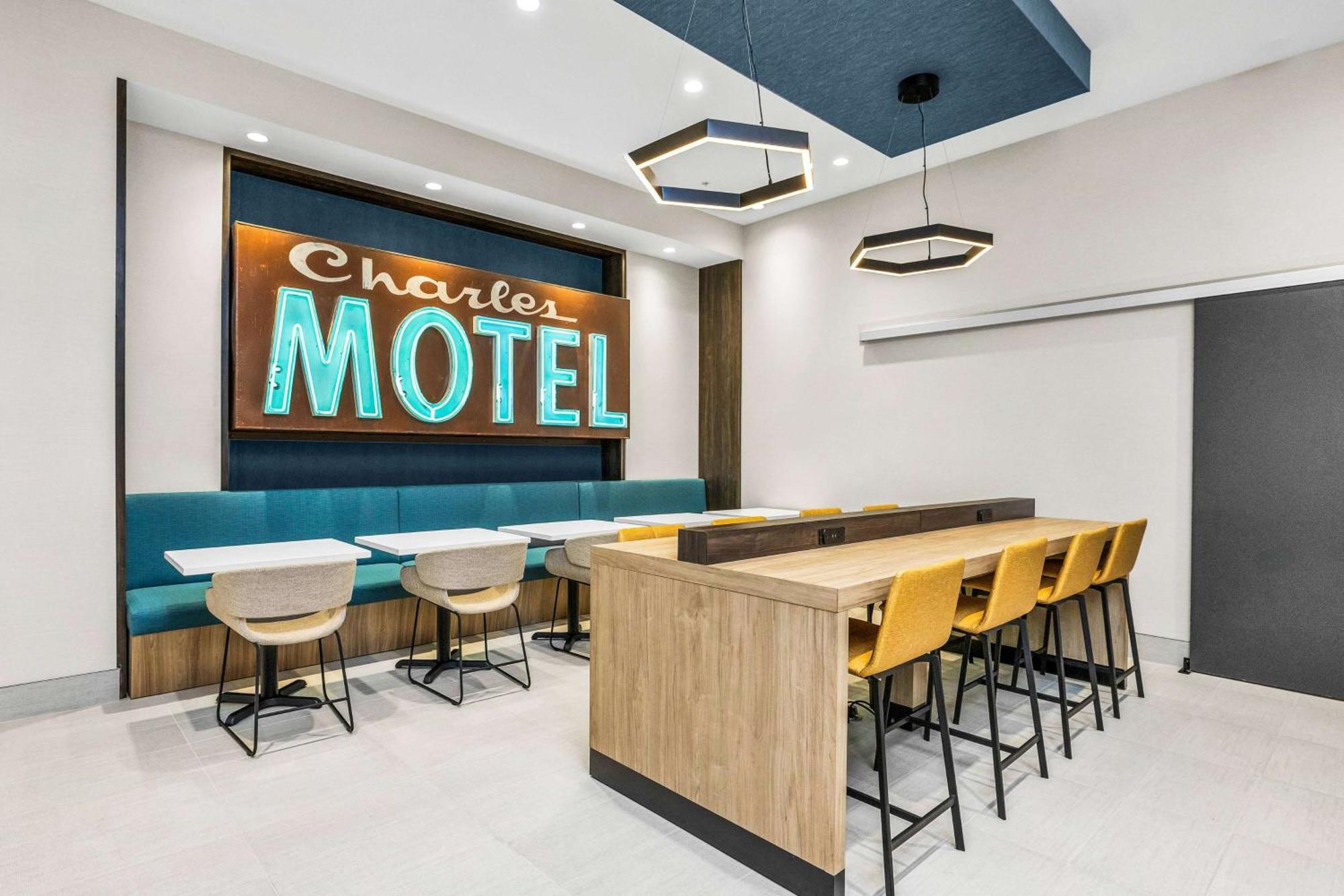 La Quinta Inn & Suites By Wyndham San Jose Airport-Downtown Exteriér fotografie
